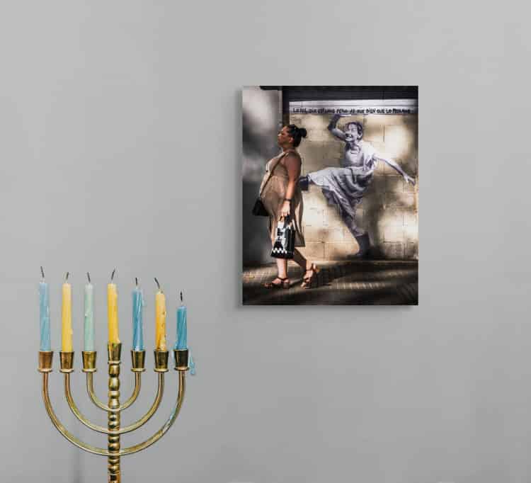 art's interruption - two figures before a painting in palma gallery